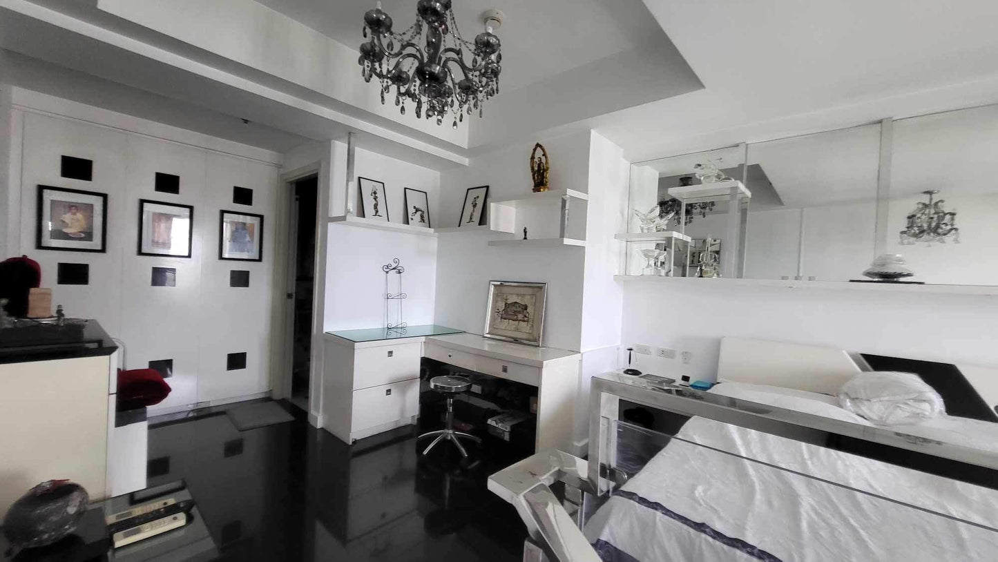 Condo for sale near SM Megamall and Robinsons Galleria